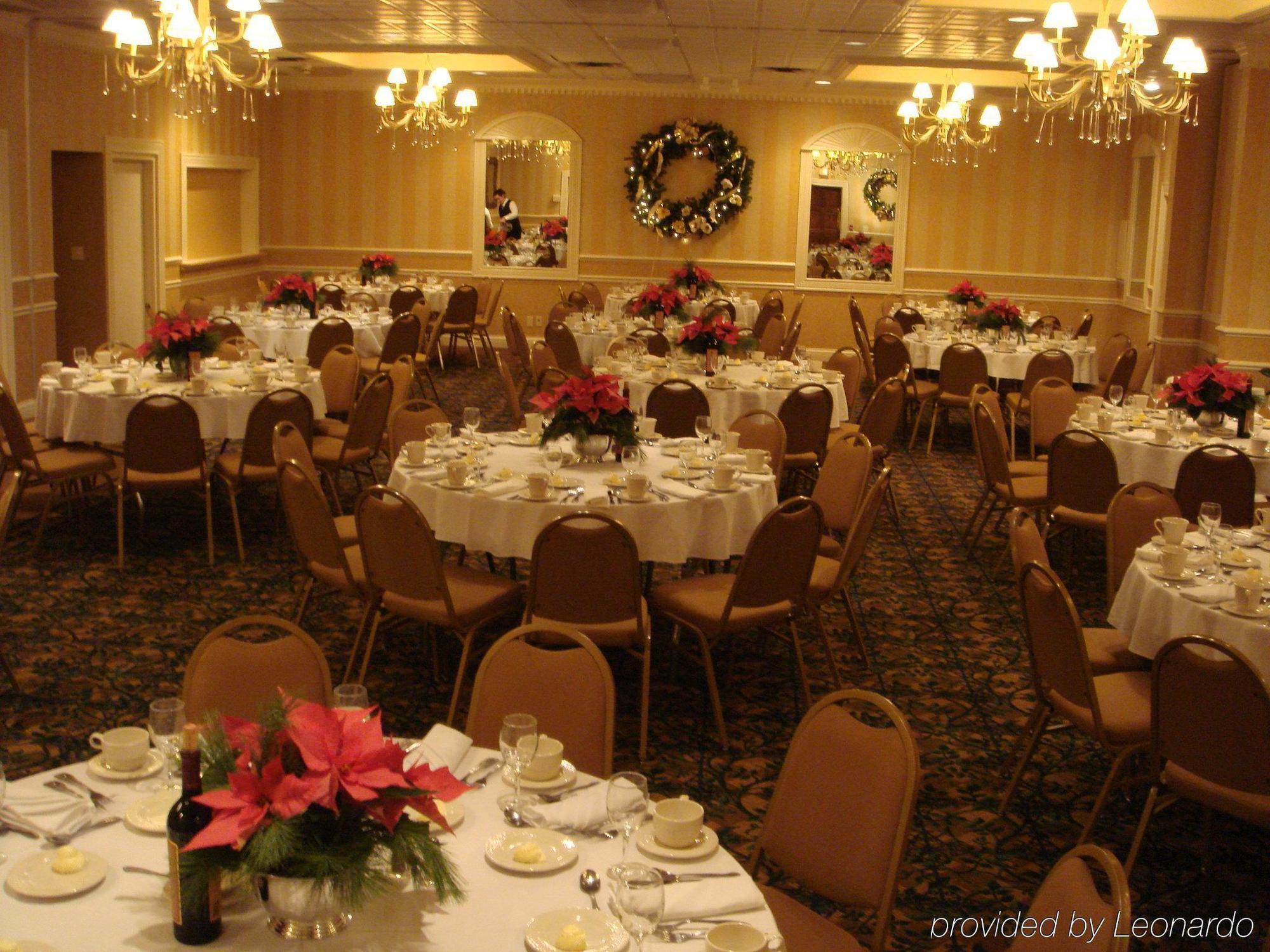 Holiday Inn Cleveland-Mayfield By Ihg Restoran fotoğraf